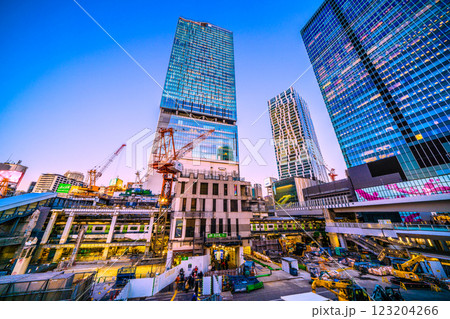 日本の東京都市景観　未来へ…さよなら渋谷駅西口…右のビル側はすでに更地に…＝令和7年2月19日 123204266