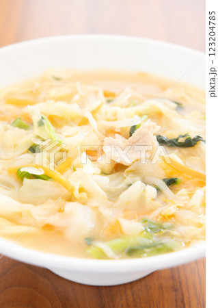 野菜たっぷりの美味しいタンメン 123204785