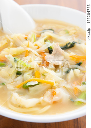 野菜たっぷりの美味しいタンメン 野菜たっぷりの美味しいタンメン 123204788