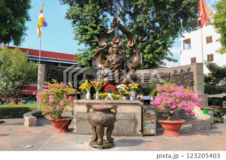 The Venerable Thich Quang Duc Monument   123205403