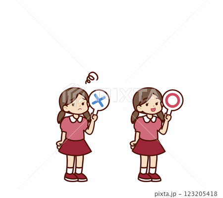 マルバツの札を持っている女の子のイラスト 123205418