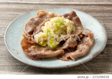 ねぎ塩豚タンの焼き肉 123206016