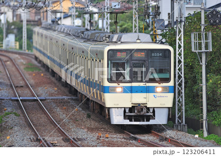 小田急小田原線　秦野－新松田　小田急　8000形　8554編成 123206411