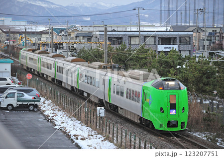 江差線　東久根別－七重浜　JR北海道　789系　HE-101編成（函館）　スーパー白鳥 123207751