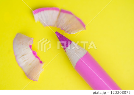 colored pencil 123208075