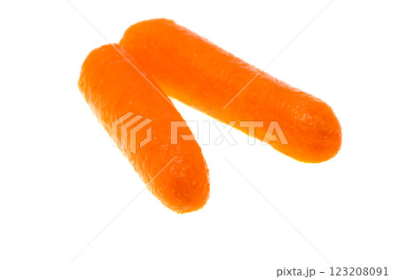 small carrot isolated 123208091