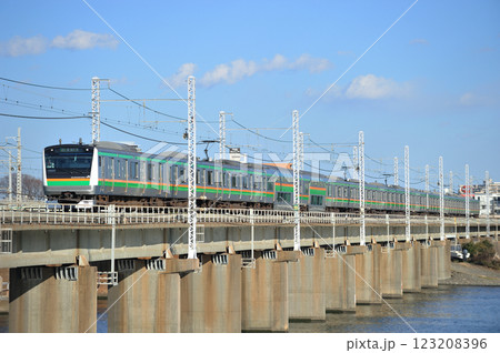 東海道本線　茅ヶ崎－平塚　JR東日本　E233系3000番台　E07編成（国府津） 123208396