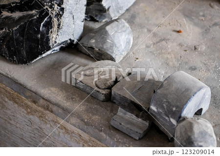 Elaboration of obsidian crafts at the Teotihuacan archaeological site. 123209014
