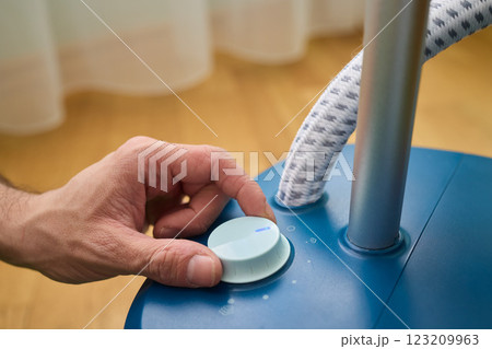 Making hand adjustments to the settings of various steam appliances for optimal use Making hand adjustments to the settings of various steam appliances for optimal use 123209963