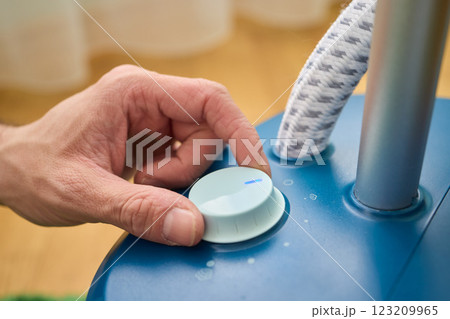 Making hand adjustments to the settings of various steam appliances for optimal use Making hand adjustments to the settings of various steam appliances for optimal use 123209965