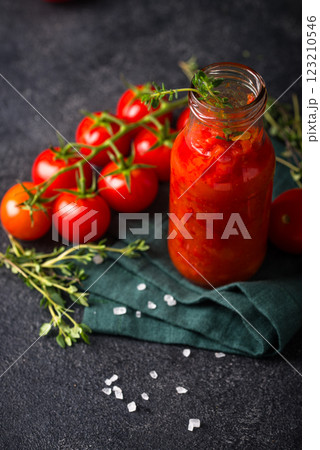 Traditional Italian tomato marinara sauce Traditional Italian tomato marinara sauce 123210546
