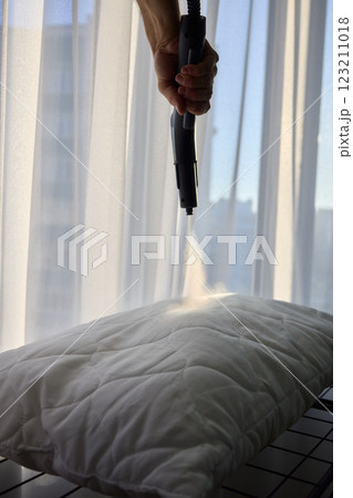 Using Steam Cleaning Techniques to Maintain Freshness and Hygiene for Your Pillow 123211018