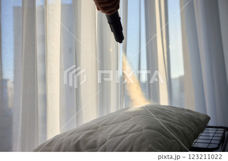 Using Steam Cleaning Techniques to Maintain Freshness and Hygiene for Your Pillow 123211022