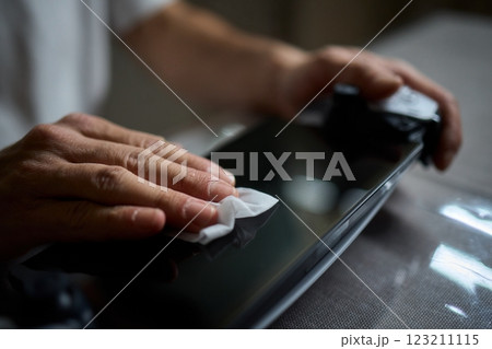 How to Effectively Clean the Screen of Your Gaming Console for Optimal Performance 123211115