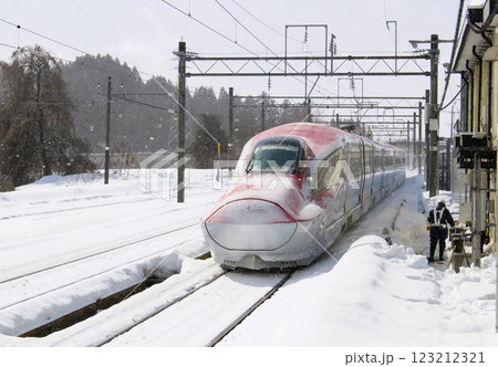 雪の秋田新幹線 こまち e6系 角館駅 秋田県 雪の秋田新幹線 こまち e6系 角館駅 秋田県 123212321