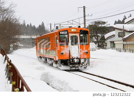 秋田内陸縦貫鉄道のディーゼルカー　角館　秋田県 123212322
