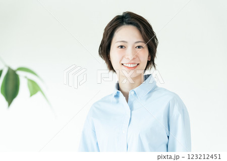 歯のきれいな女性 123212451