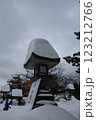 小樽の雪景色、歴史を感じさせる灯篭の佇まい 123212766