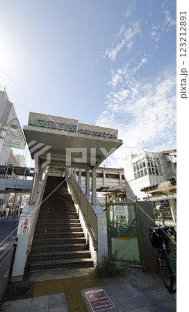 JR中央線の荻窪駅の出入り口 JR中央線の荻窪駅の出入り口 123212891