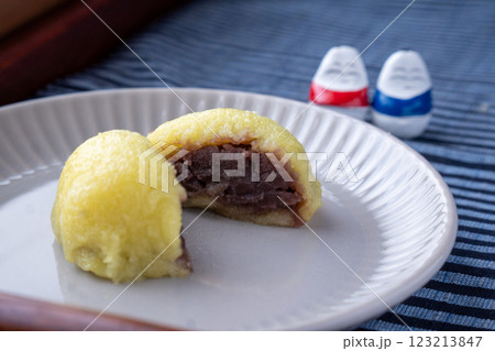 会津柳津名物あわまんじゅうと起き上がり小法師（横②） 123213847