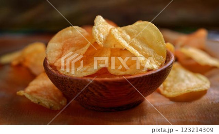 ポテトチップス – サクサク食感と香ばしい風味4 123214309