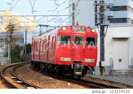 刈谷駅付近を走る名鉄6000系電車 刈谷駅付近を走る名鉄6000系電車 123214535