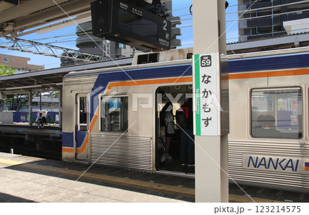 南海電車泉北高速中百舌鳥駅の案内板 123214575