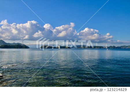 来島海峡大橋展望所から望む来島海峡大橋（愛媛県・今治市） 123214829