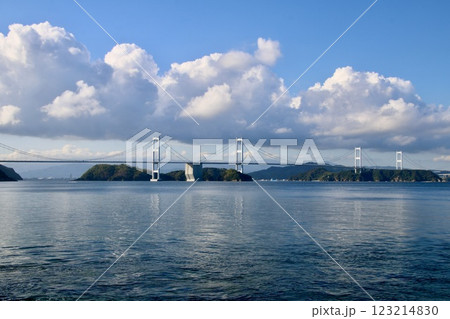 来島海峡大橋展望所から望む来島海峡大橋(愛媛県・今治市) 来島海峡大橋展望所から望む来島海峡大橋(愛媛県・今治市) 123214830