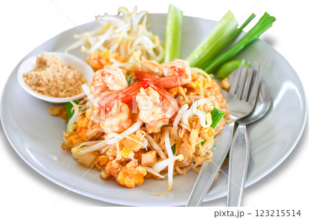 Delicious shrimp pad thai dish on a plate 123215514