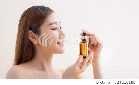 女性　ビューティー　ボトル　瓶　美容　スキンケア　エッセンシャルオイル　アロマオイル　薬　医療　薬品 123216199