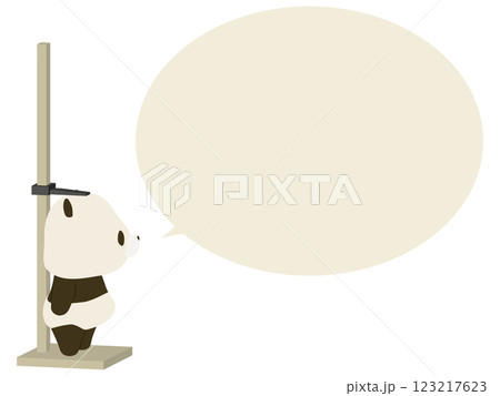 身長測定をするパンダ。吹き出し付き 123217623