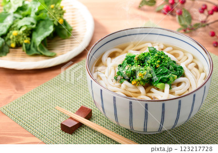 春の味覚 菜の花のうどん 春の味覚 菜の花のうどん 123217728