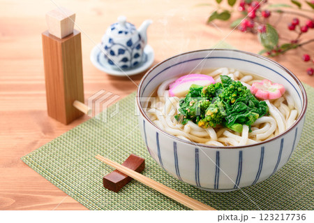 春の味覚 菜の花のうどん 123217736