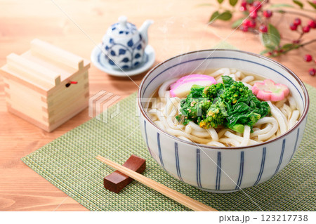 春の味覚 菜の花のうどん 123217738
