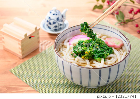 春の味覚 菜の花のうどん 春の味覚 菜の花のうどん 123217741
