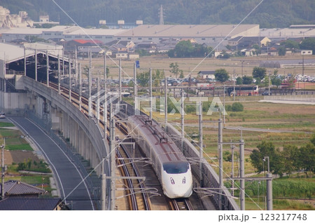 九州新幹線800系、新玉名駅付近を走る 123217748