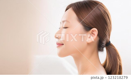 日本人女性の横顔 123218279