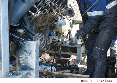 Repair of a diesel generator converted to gas. 123218831