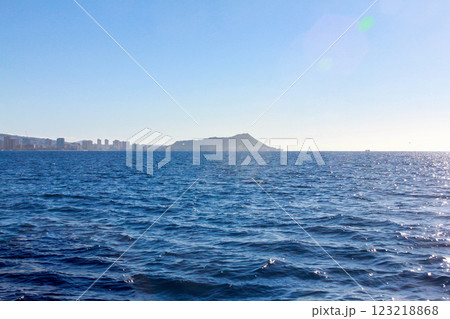 ハワイの海とダイヤモンドヘッド ハワイの海とダイヤモンドヘッド 123218868