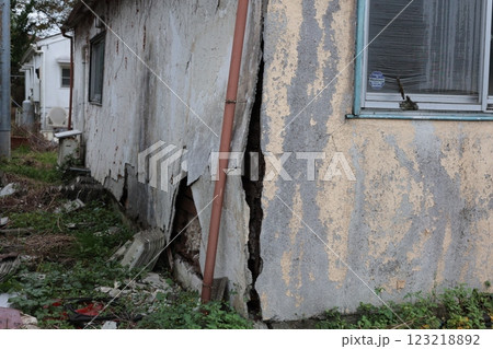 朽ちた旧米軍横田ハウス 朽ちた旧米軍横田ハウス 123218892