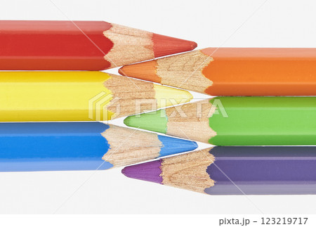 カラフルな色鉛筆 カラフルな色鉛筆 123219717