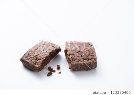 割れたクッキー 123220400