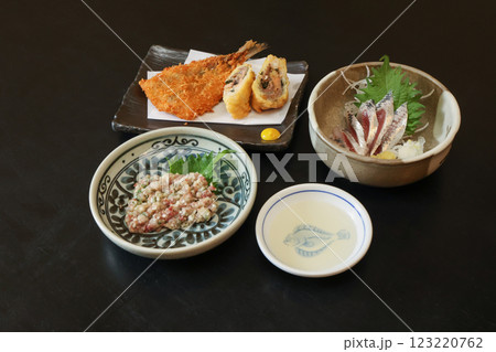 千葉県の居酒屋で食べたイワシ料理3品 123220762