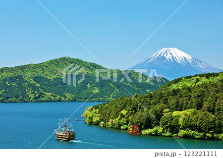 初夏の青空と新緑の箱根　そして富士山 123221111