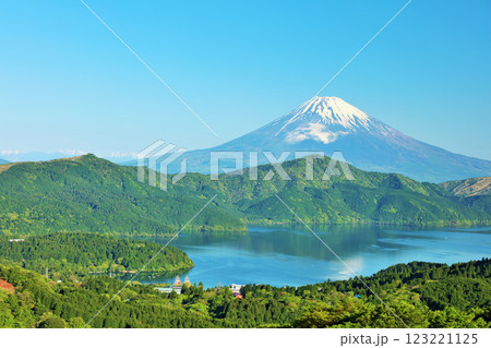 初夏の青空　箱根からの展望風景と富士山 123221125