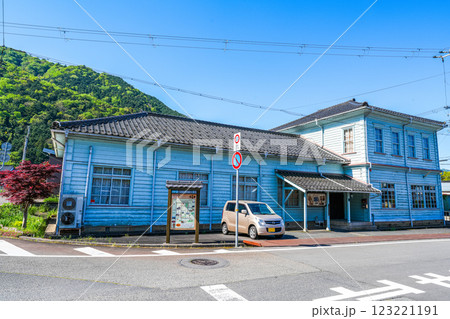【重要伝統的建築物群保存地区】出石　明治館(旧出石郡役所)の初夏の風景1　兵庫県豊岡市 123221191