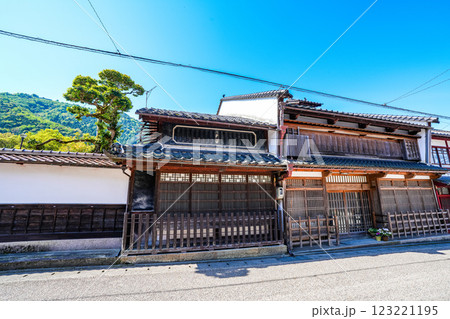 【重要伝統的建築物群保存地区】出石 八木通りの卯建と越屋根のある家1 兵庫県豊岡市 【重要伝統的建築物群保存地区】出石 八木通りの卯建と越屋根のある家1 兵庫県豊岡市 123221195