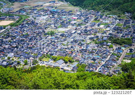 【重要伝統的建築物群保存地区】出石　有子山城から見た出石の街並み　兵庫県豊岡市 123221207