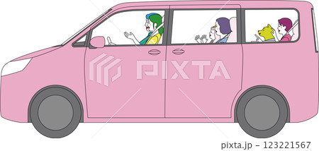 側面から見たミニバン。笑顔で楽しくドライブする家族。 側面から見たミニバン。笑顔で楽しくドライブする家族。 123221567